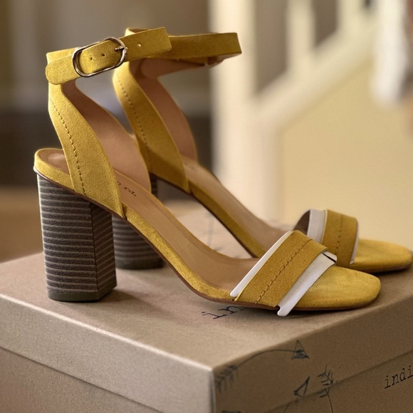NIB Francesca’s Indigo Road Mustard Color Sandals - Picture 1 of 9